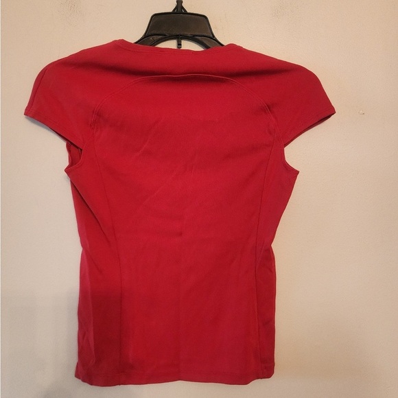 Bebe Women's Red Short Sleeve Tee Size Medium - Picture 2 of 4